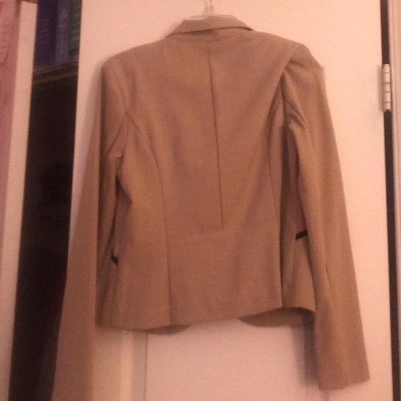 Tan women’s blazer - Picture 3 of 3